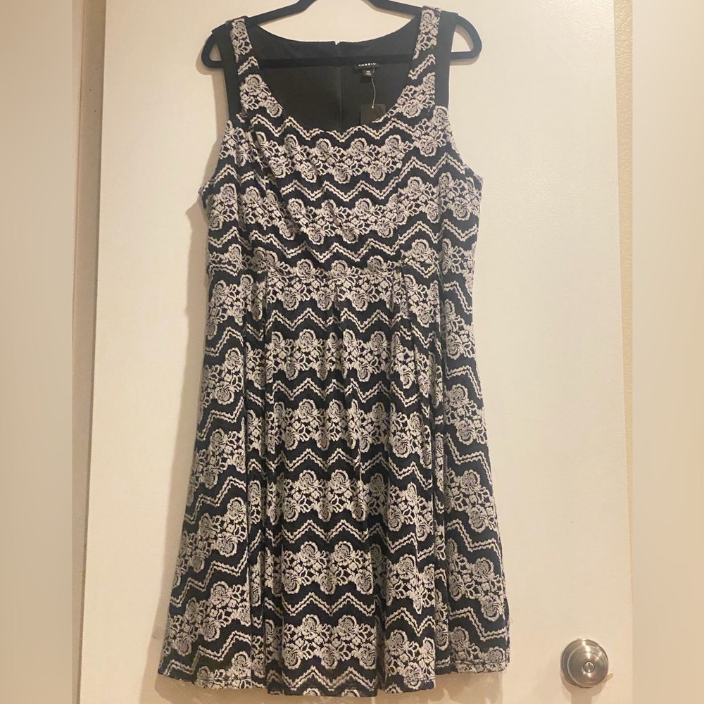 Torrid sleeveless dress. Lace over black. Size 18. NWT